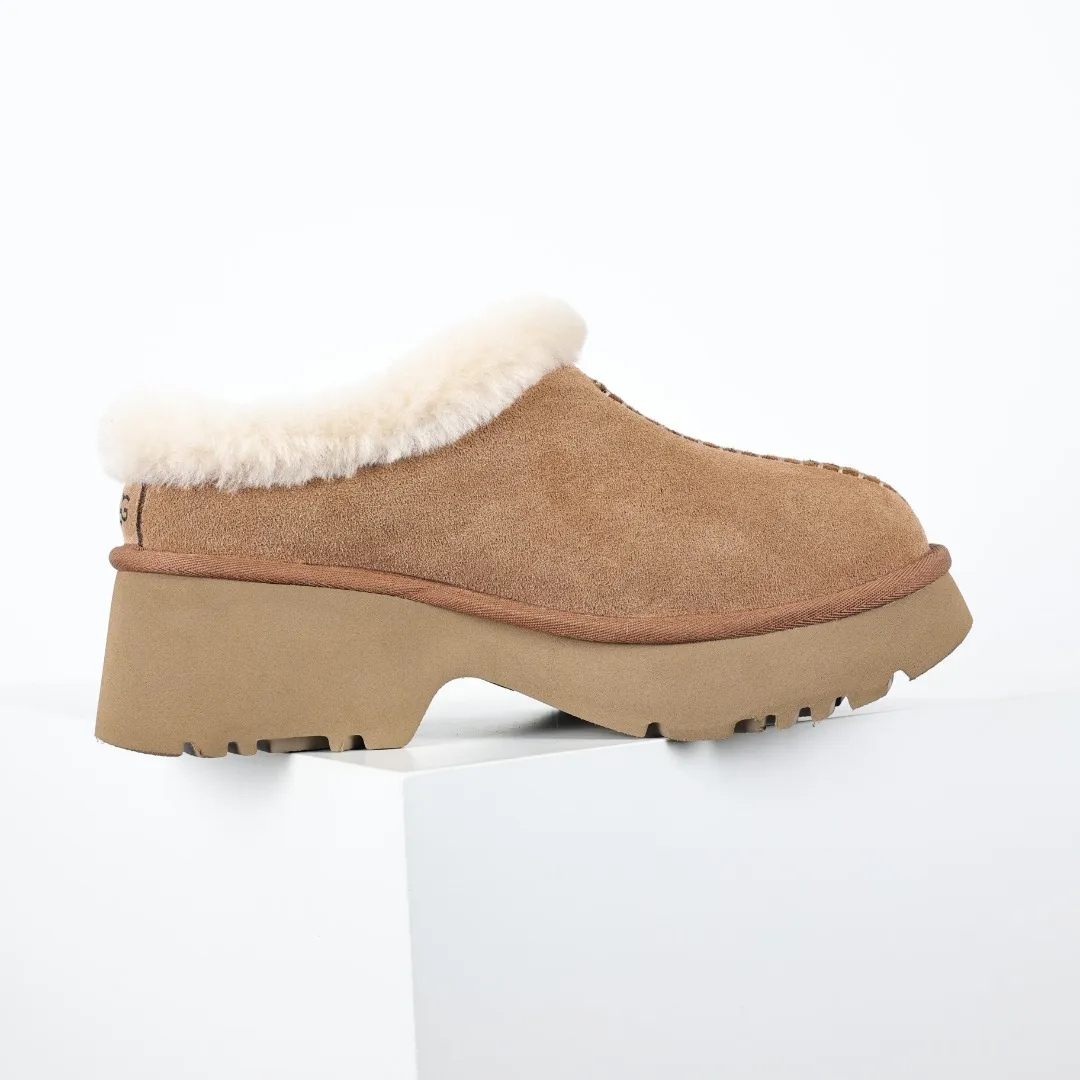 Pick up locally 💰560 Core recommended good price It is a very suitable choice for home use. In recent years, uug has launched a series of styles, which are partially geared towards the preferences of young consumers and have also moved to the forefront of fashion trends. Shoe body material: water-repellent coated suede upper, 17 mm UGGPURE™ implantable wool insole, lightweight non-slip and comfortable rubber outsole, with brand LOGO and trademark, with full packaging Size: 35 36 37 38 39 40